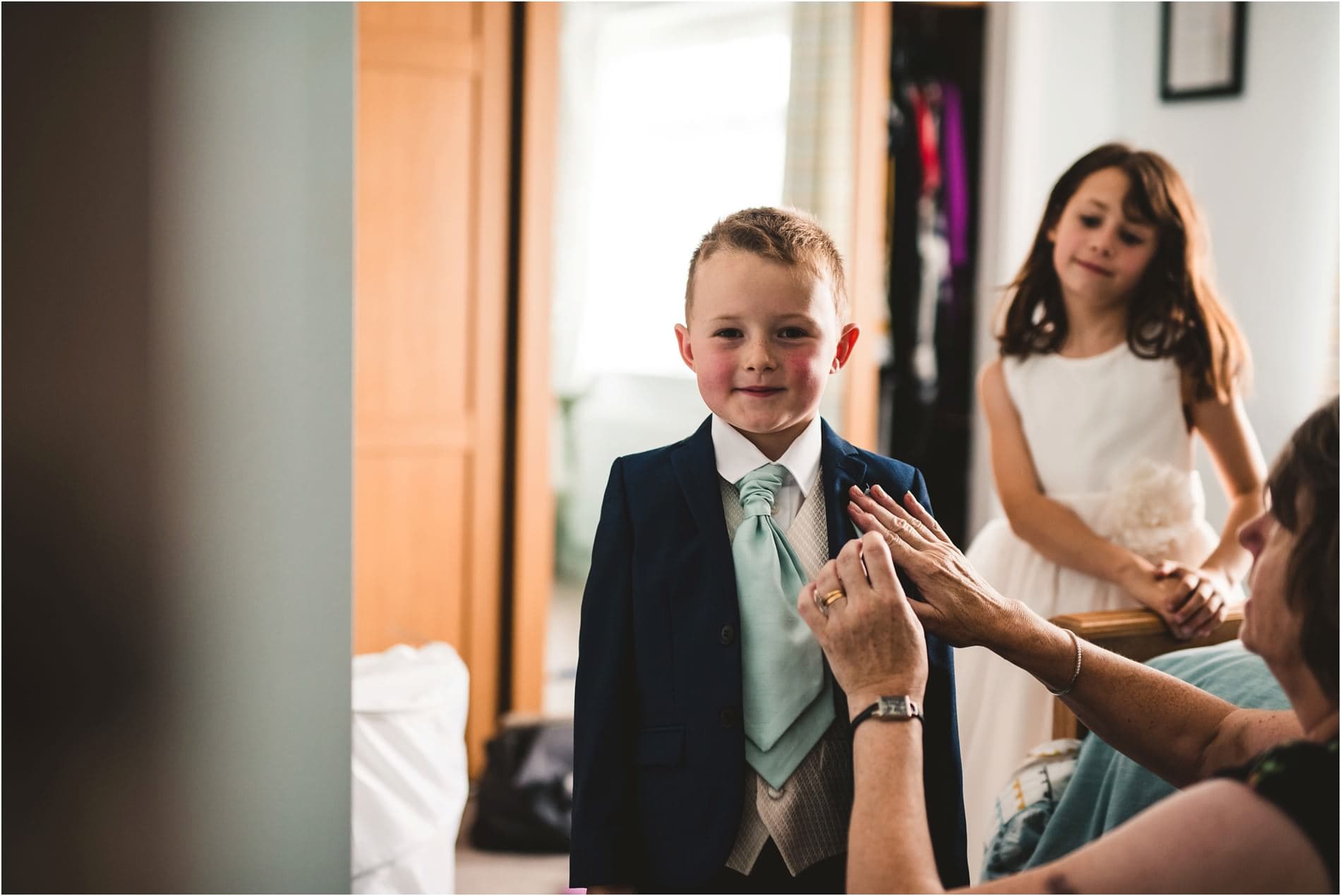 WEDDING PHOTOGRAPHER