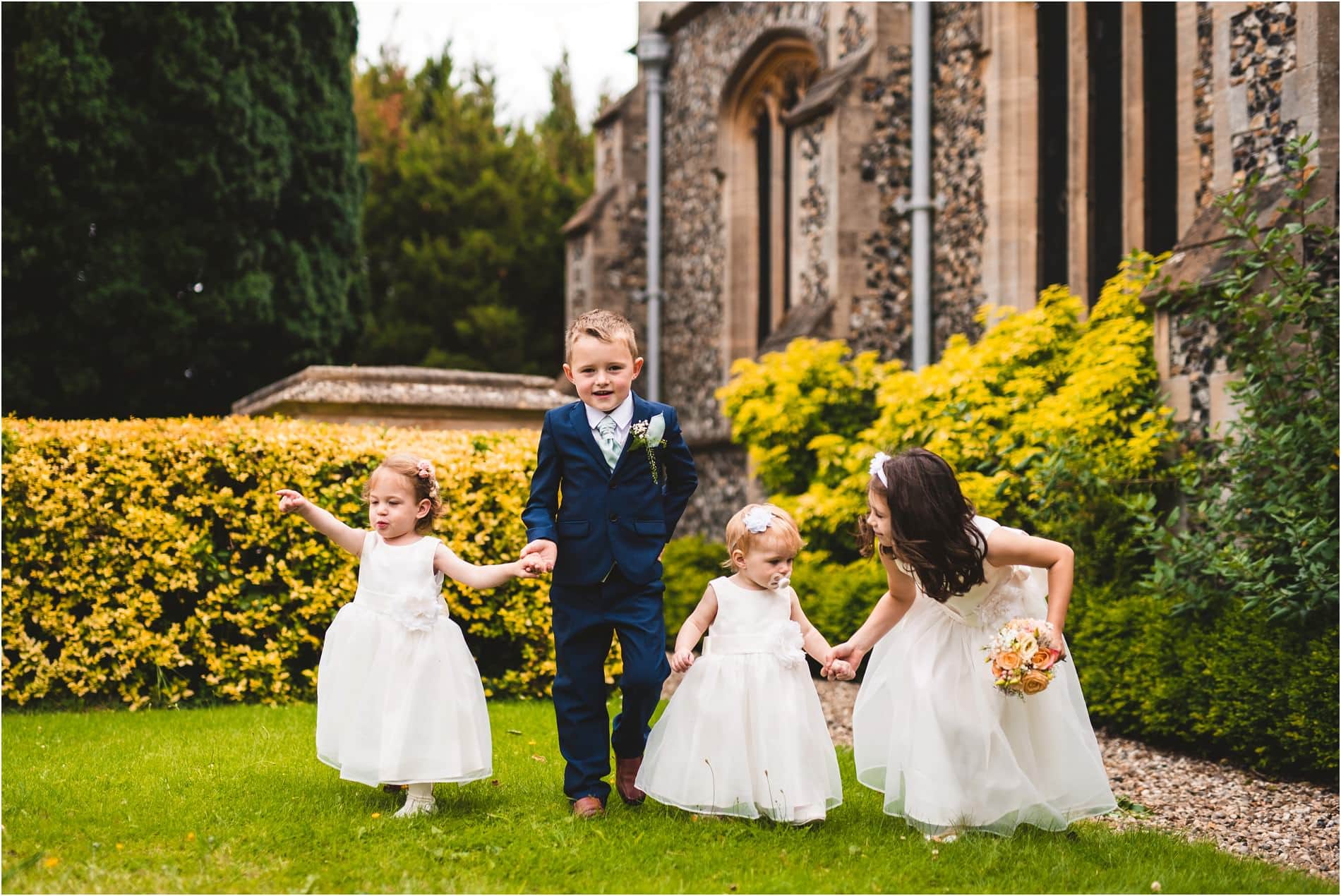 WEDDING PHOTOGRAPHER