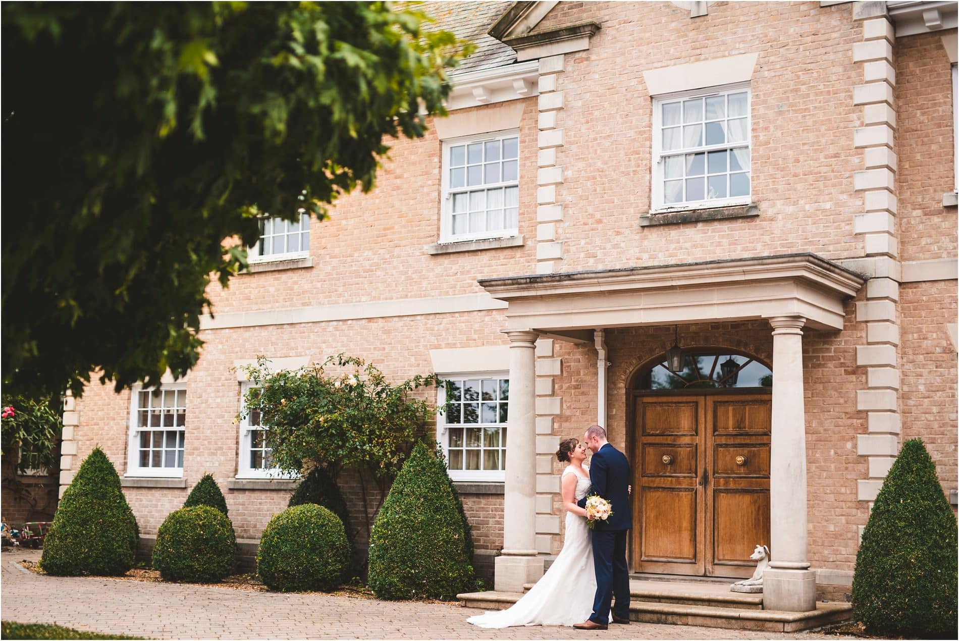 WEDDING PHOTOGRAPHER