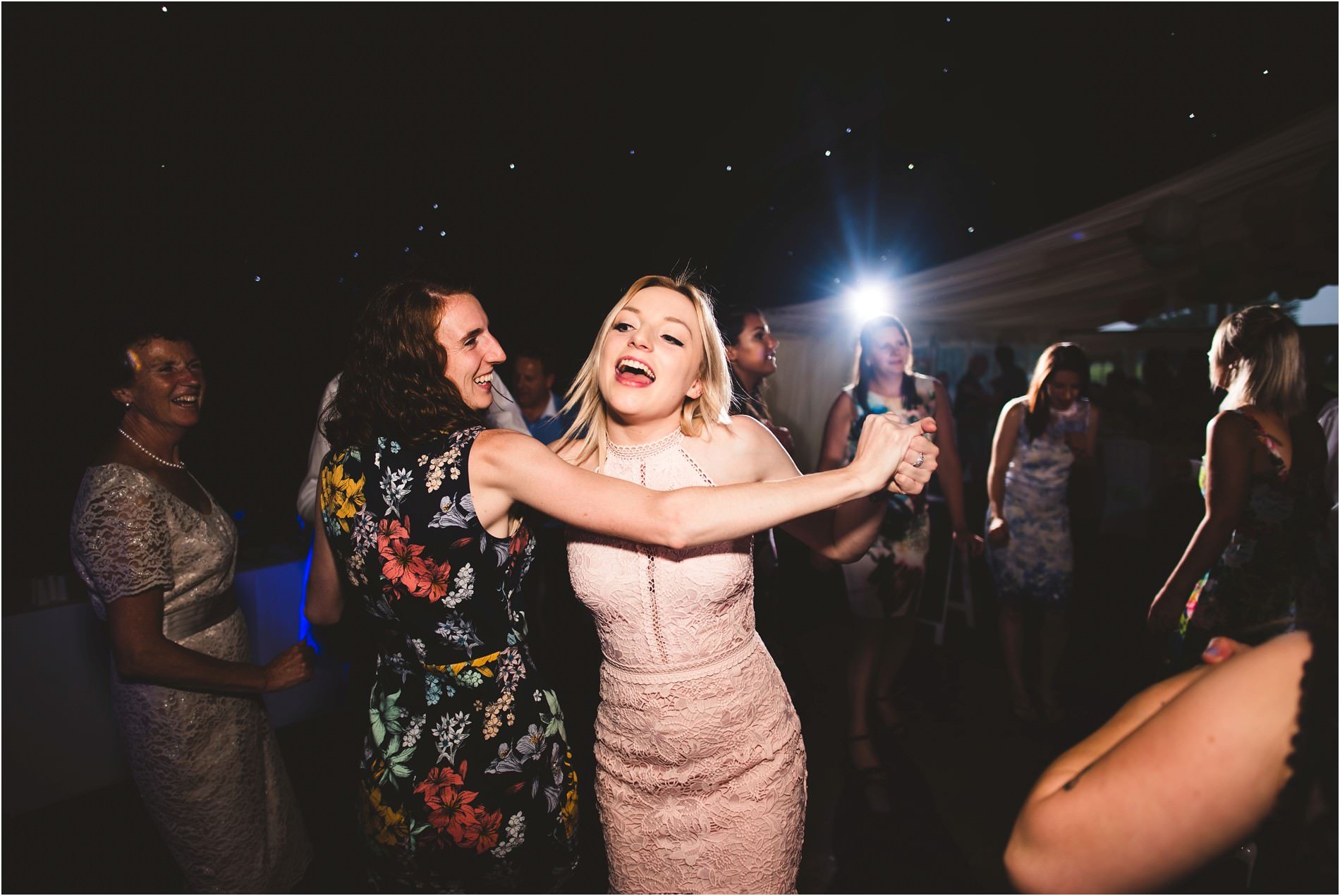 WEDDING PHOTOGRAPHER