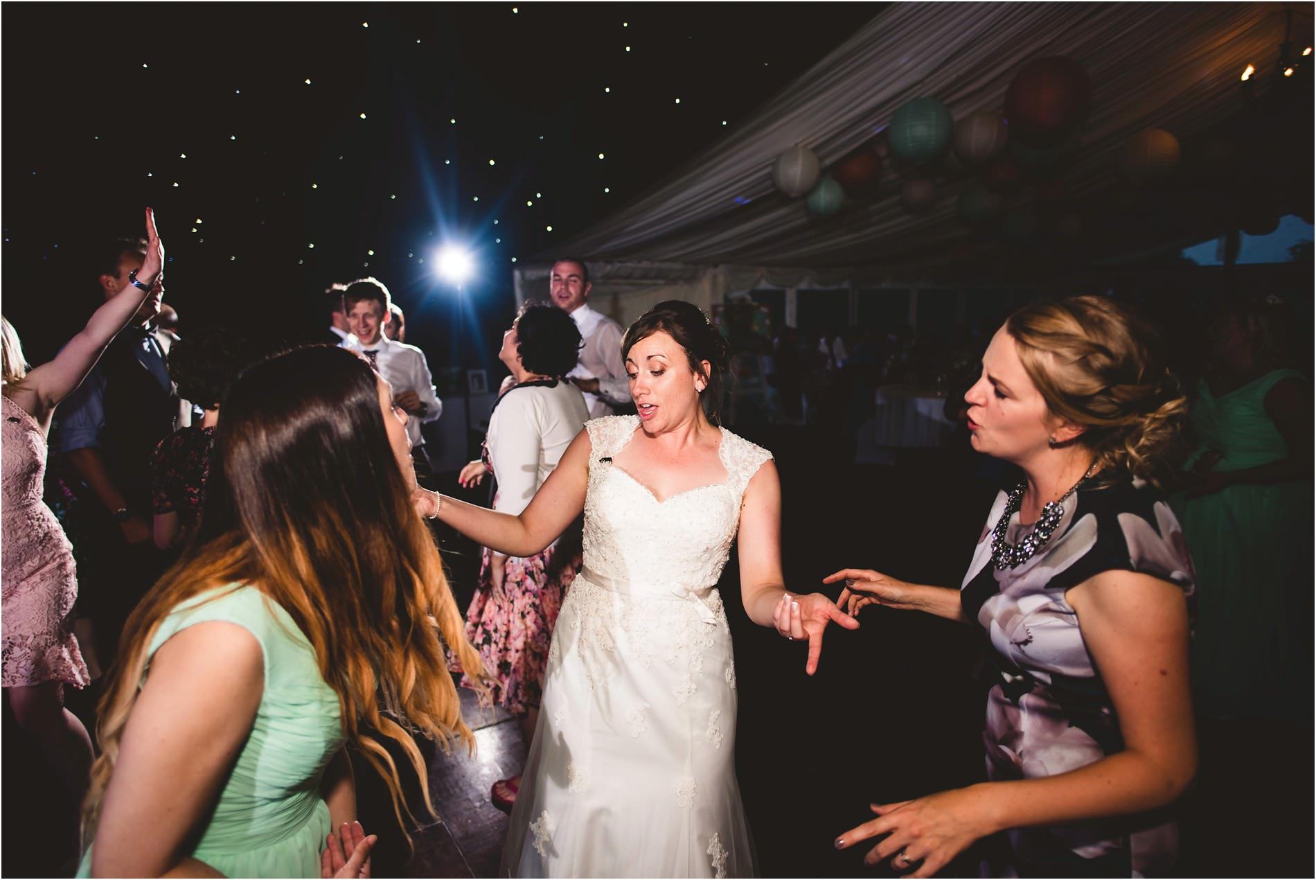 WEDDING PHOTOGRAPHER